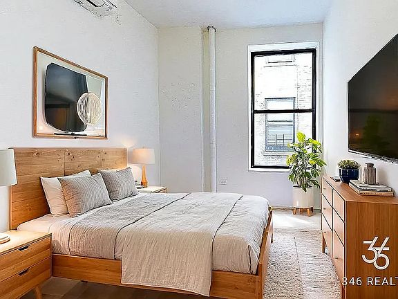 3rd image of 471 Central Park W APT 1D