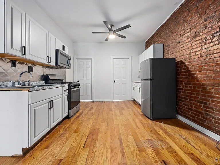505 De Kalb Ave #2B — Photo 3
