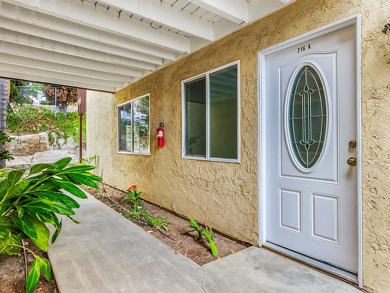 216 Guajome St #A — Photo 2