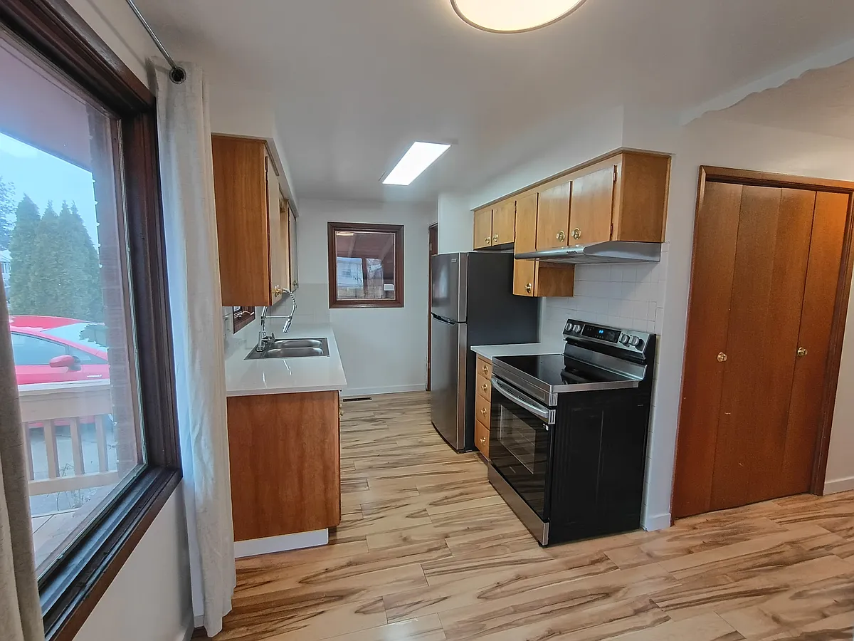 Building Photo - 5904 N Addison St #507