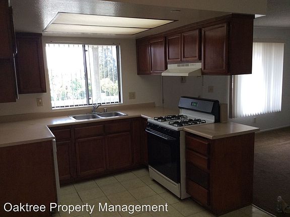 4th image of 19 College Dr APT 08
