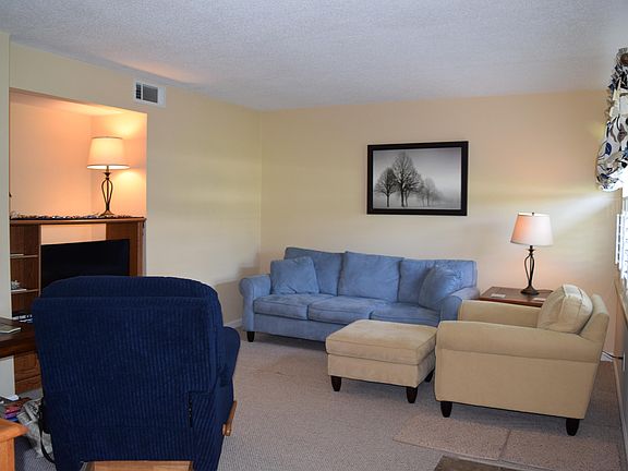 4th image of 840 Center Ave APT 50