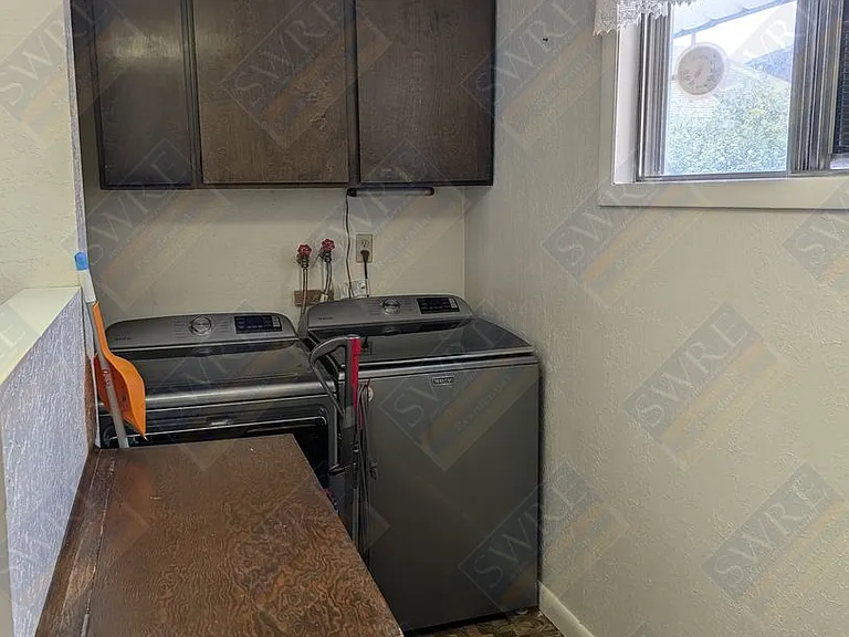 460 Jensen St — Photo 5