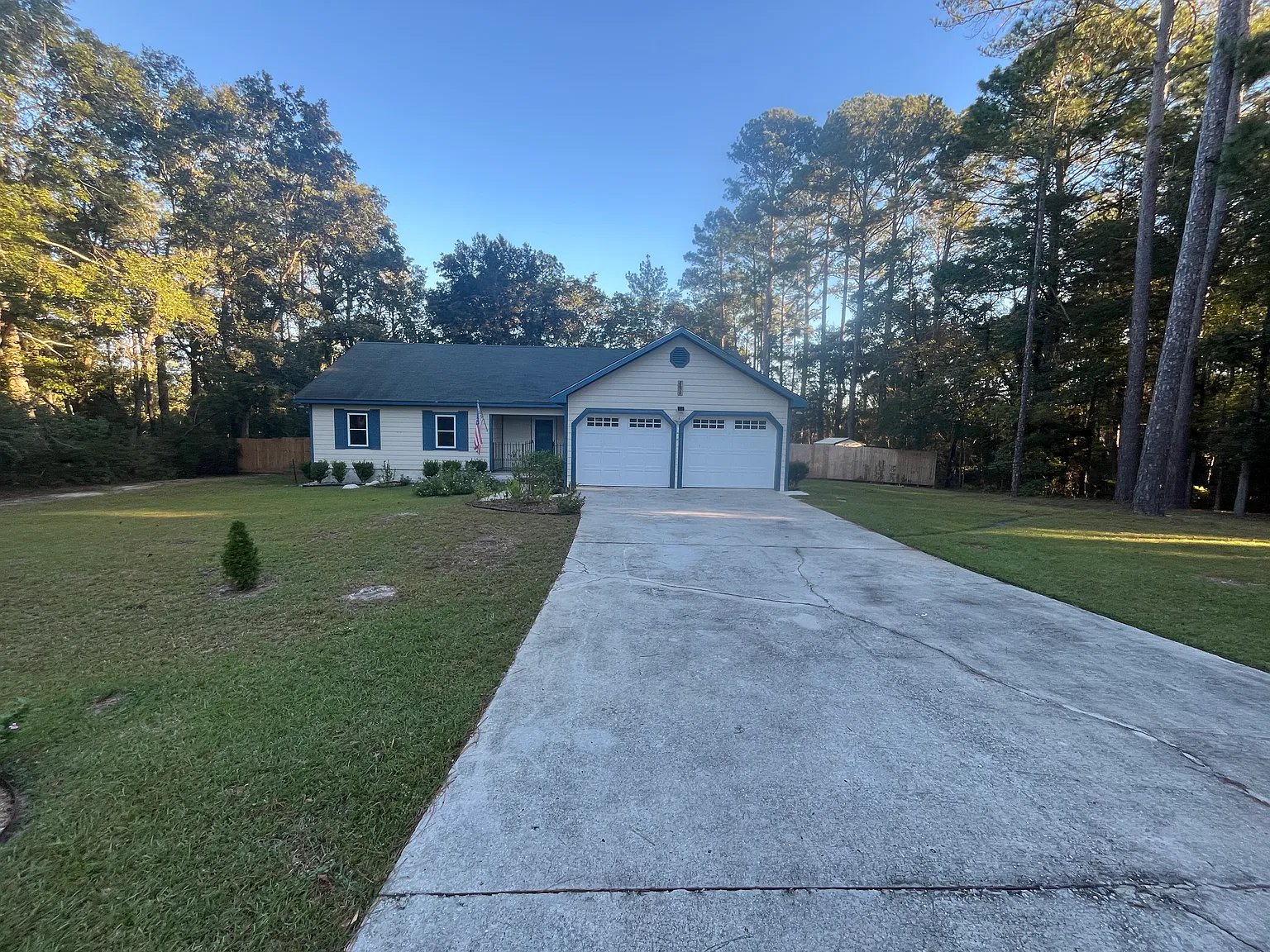 3 bed, 1406 sqft, $2,000 — Photo 1