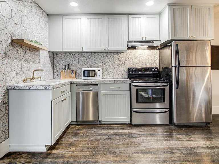 5411 Avenue H #B — Photo 11