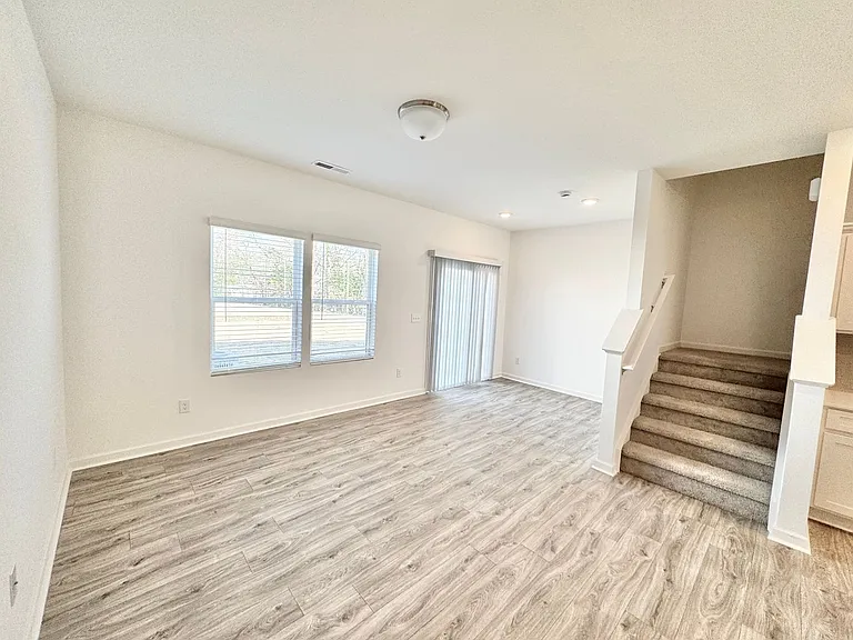 206 Grant St — Photo 6
