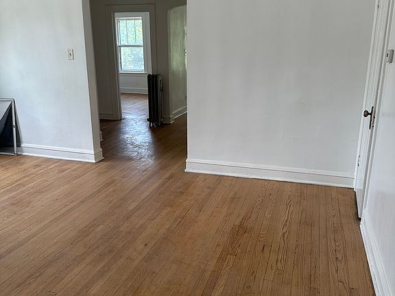 3rd image of 7722 S Langley Ave #2N