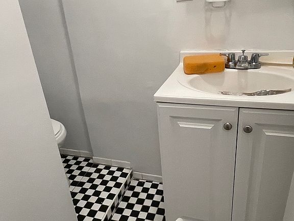 5th image of 226 E 83rd St APT 22