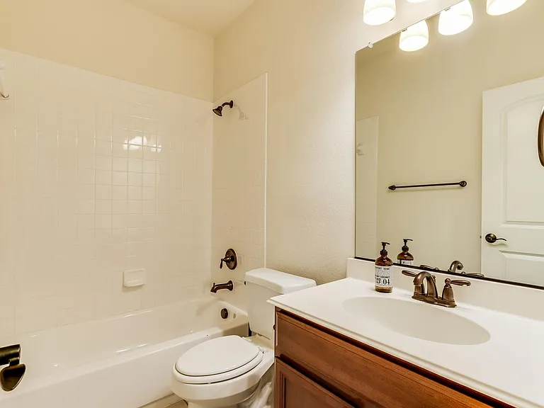Guest bath on 1st floor