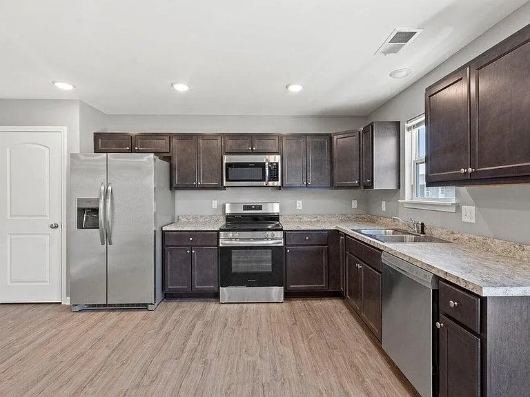 8109 Driftwood Loop — Photo 11