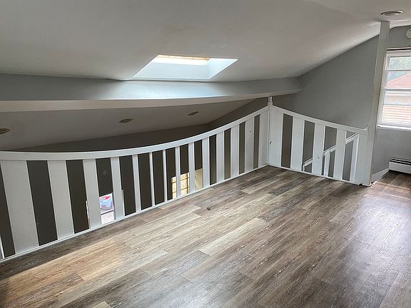 5th image of 3126 Woodbine Ave