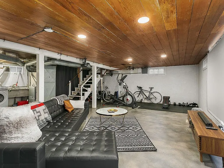 6162 E Burnside St — Photo 27