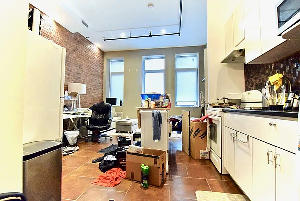 Rented by Safdie Realty Group | media 6