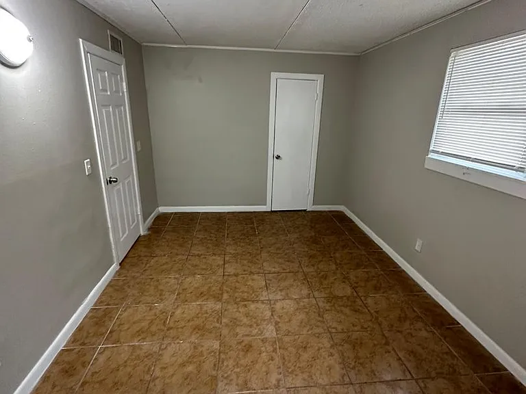 2851 Sophia St — Photo 71