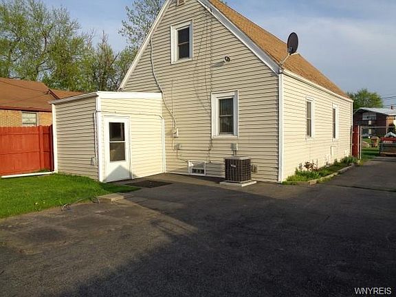 3rd image of 832 Cleveland Dr