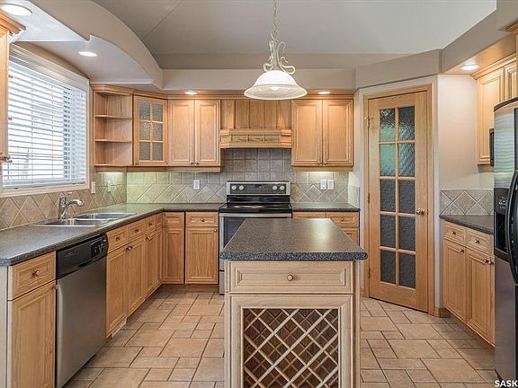 2nd image of 226 Horlick CRESCENT