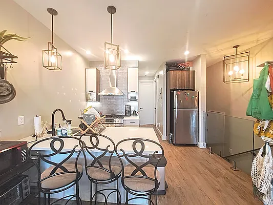 Rented by Friedman Mayer, LREB | media 11