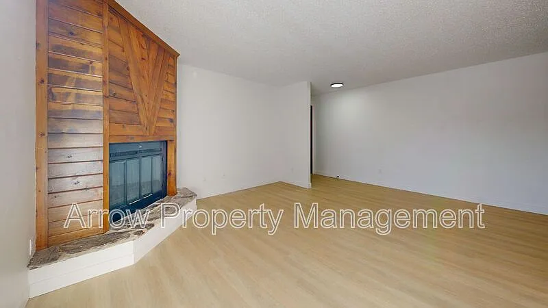 Building Photo - 203 E Arbor Ave #208F