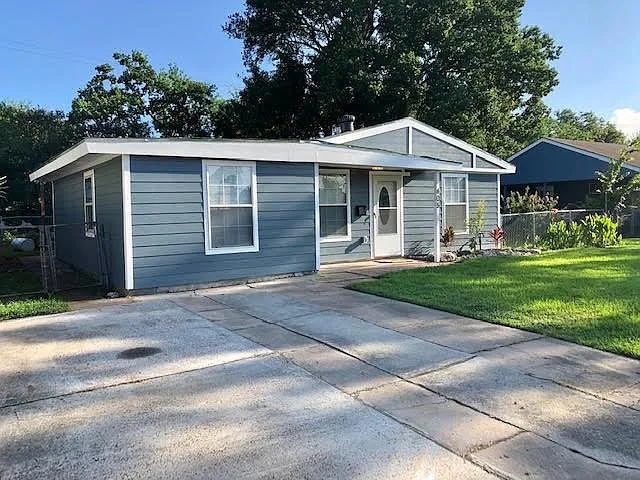 405 Pauline Ave — Photo 1
