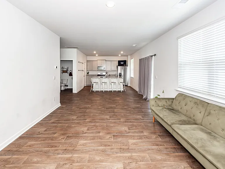 214 Wild Strawberry Ln — Photo 15