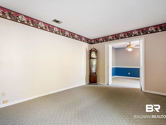 3rd image of 3041 Southridge Rd E