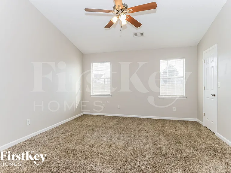 128 Greenleaf Dr — Photo 9