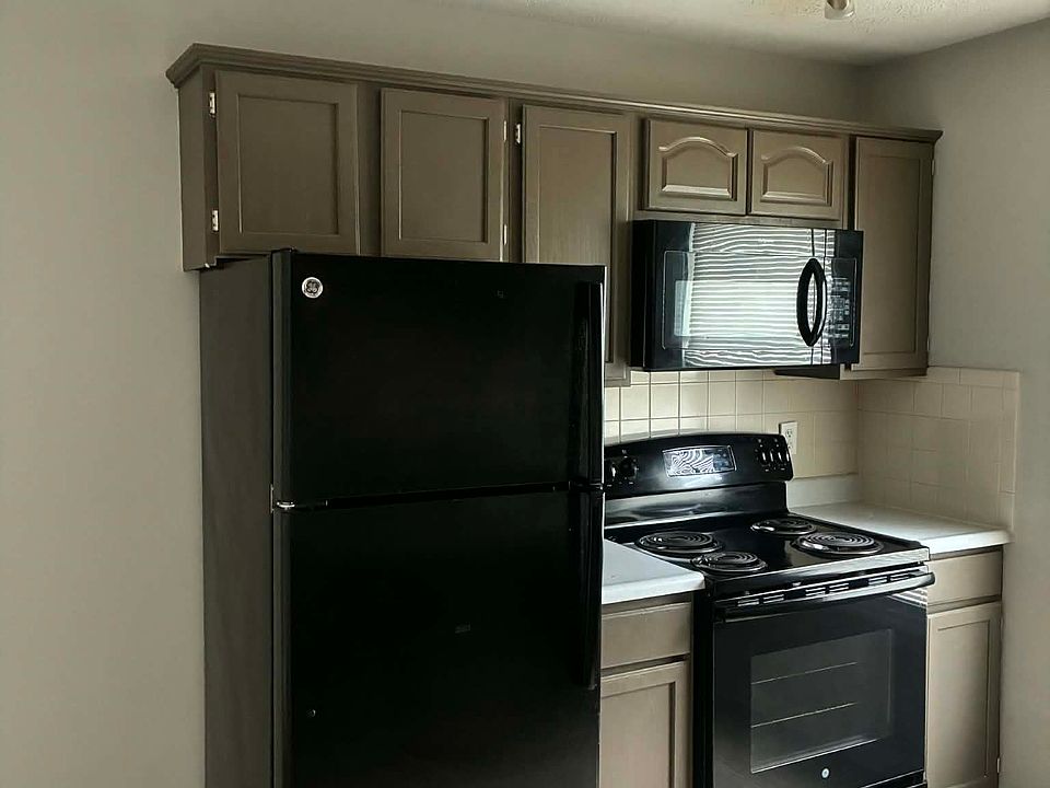 1st image of 233 Churchill Dr #2