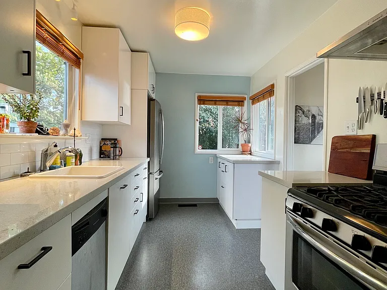 6046 Arlington Blvd — Photo 4