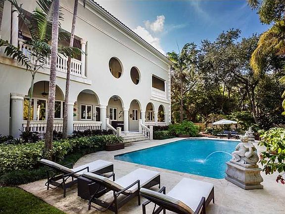 Gated Ponce/Davis Community