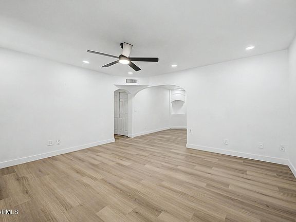 4th image of 1237 W IVANHOE Street