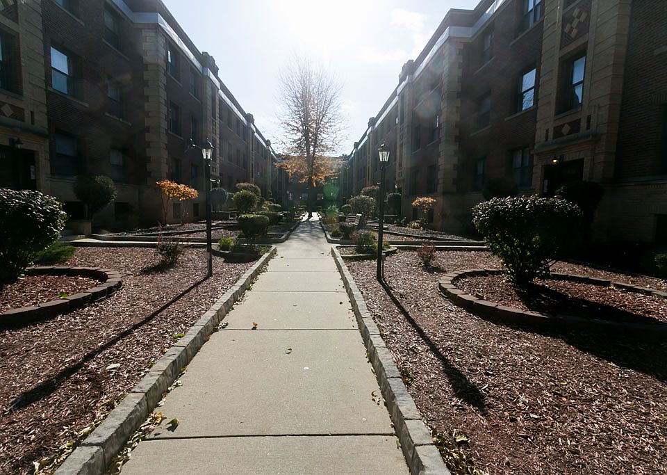 1st image of 829 W Waveland Ave APT 1N