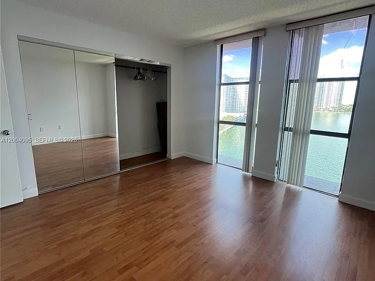 17500 N Bay Rd #S907 — Photo 16