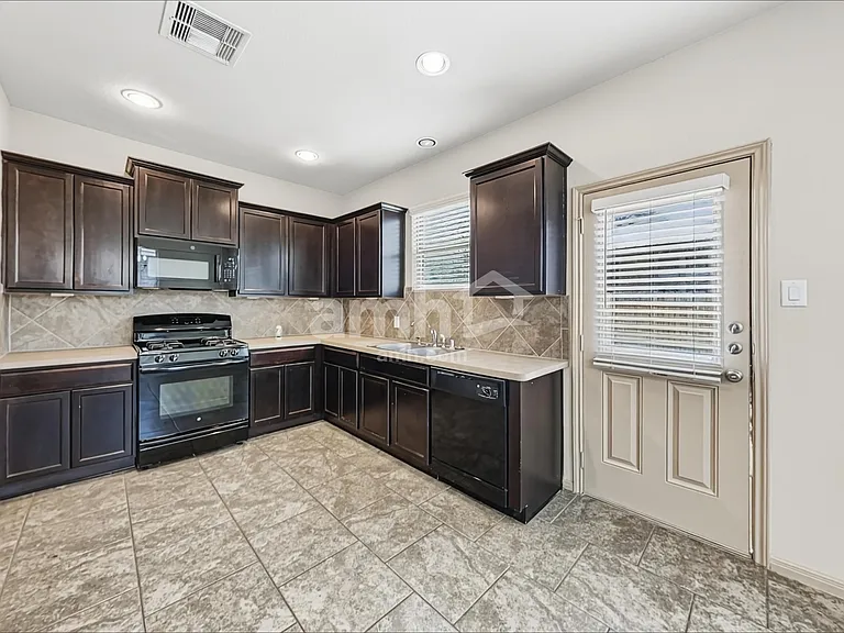 2201 Jefferson Crossing Dr — Photo 4