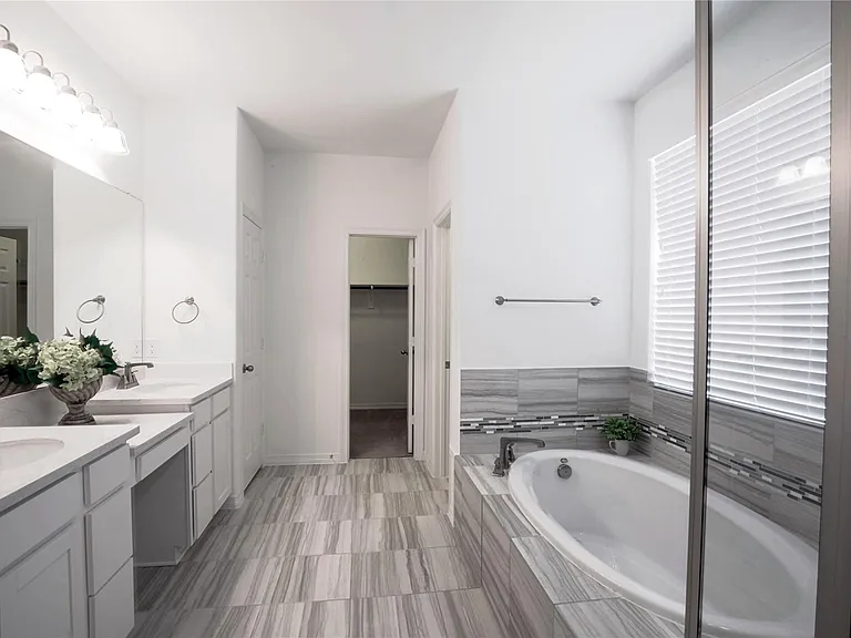 6307 Grand Drift Ct — Photo 12