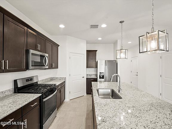 2nd image of 740 W Calle Cubeta