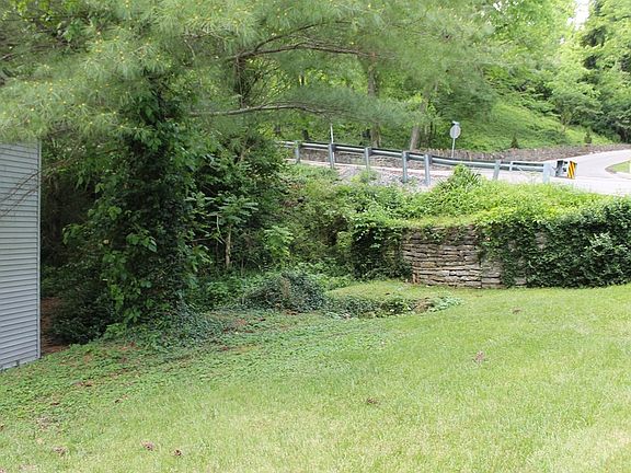 3rd image of 670 Lexington Pike