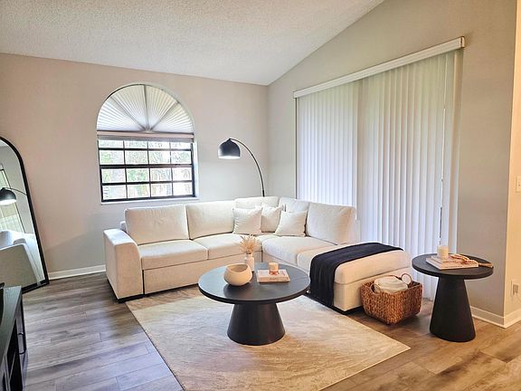 3rd image of 5450 Verona Drive #L