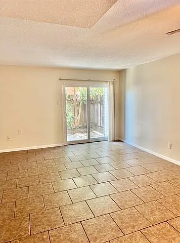 4321 Loire Dr #D — Photo 9