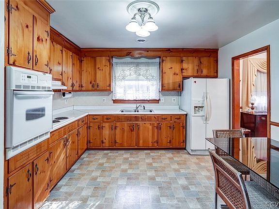 3rd image of 1601 Alaska Dr