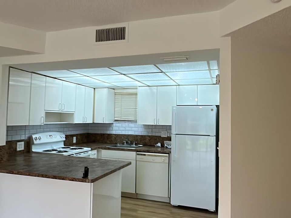 1st image of 82900 Lake Dr #104B