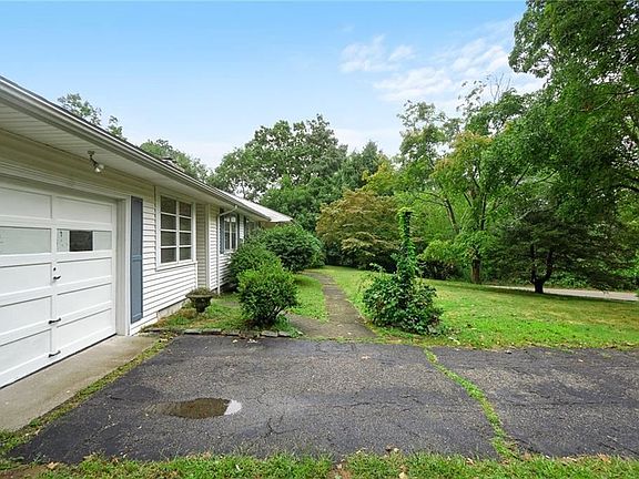 3rd image of 150 Ambrose St