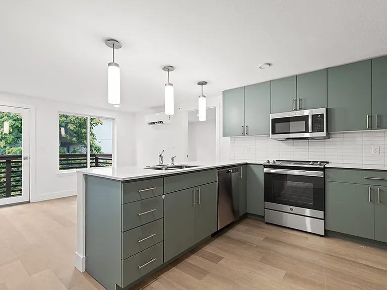 University Hill Apartments — Photo 4