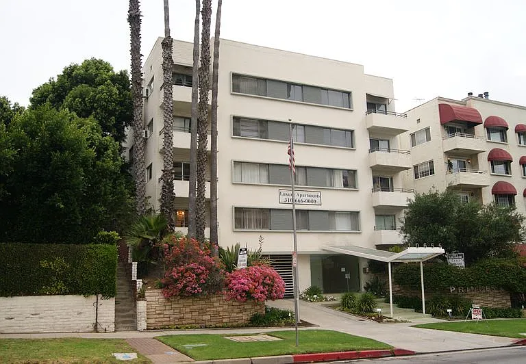 10655 Wilshire Blvd #201 — Photo 12