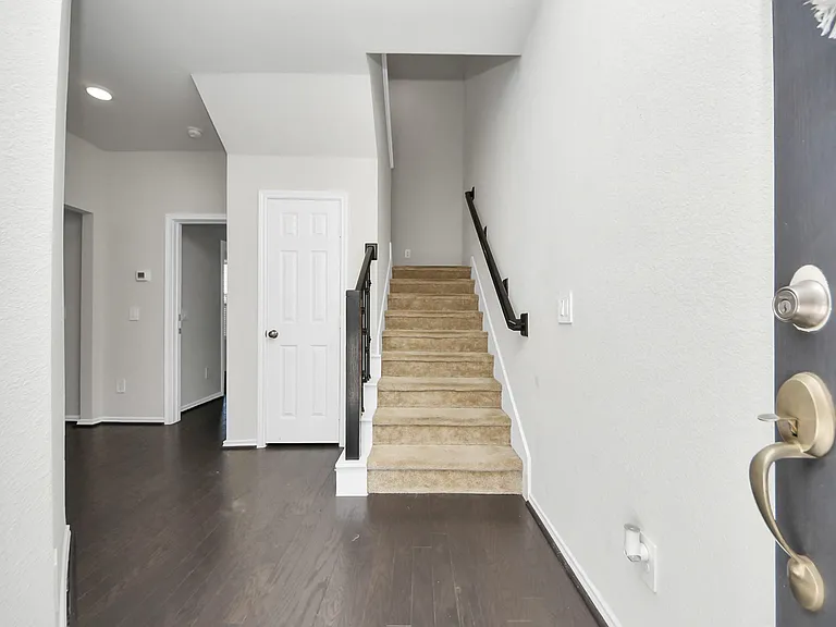 3402 Avondale View Dr — Photo 3