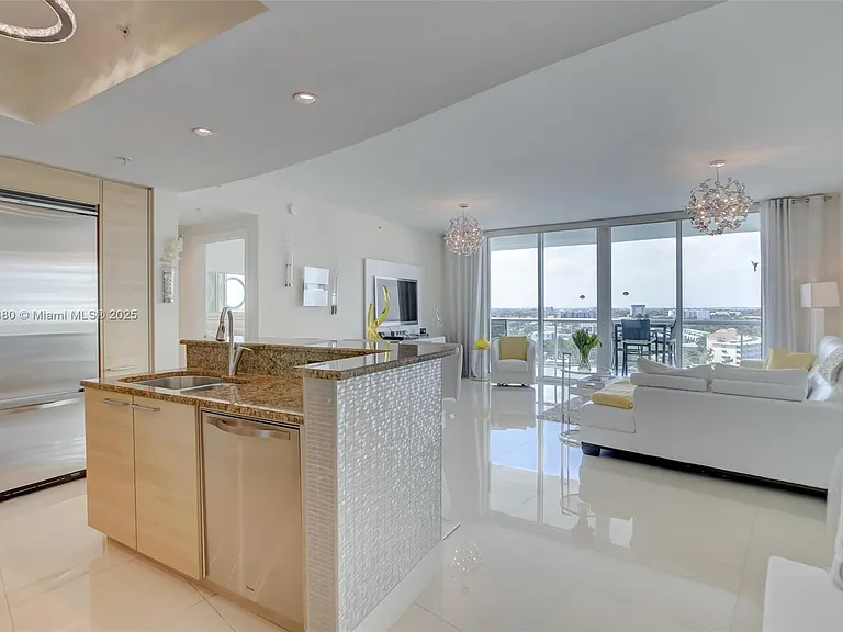 1 N Ocean Blvd #1011 — Photo 4