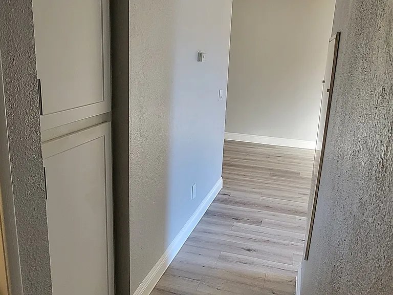 Catalina Gardens Apartments — Photo 11