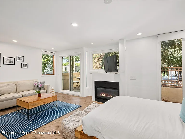 819 E Hyman Ave #3 — Photo 6