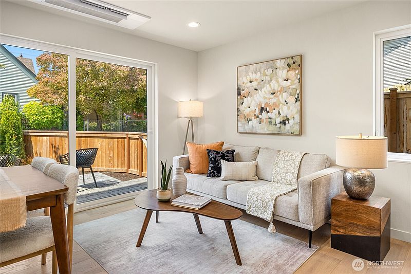 4th image of 7062 Cleopatra Place NW