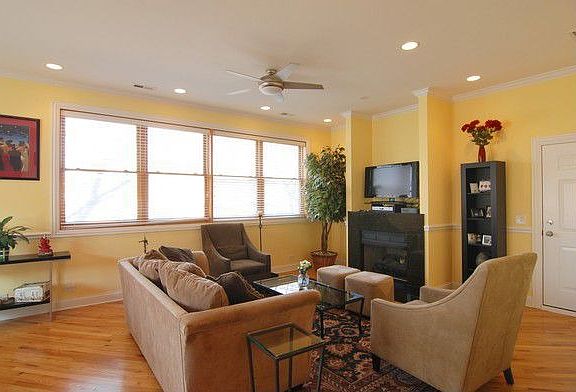 2nd image of 1717 W Newport Ave APT 2