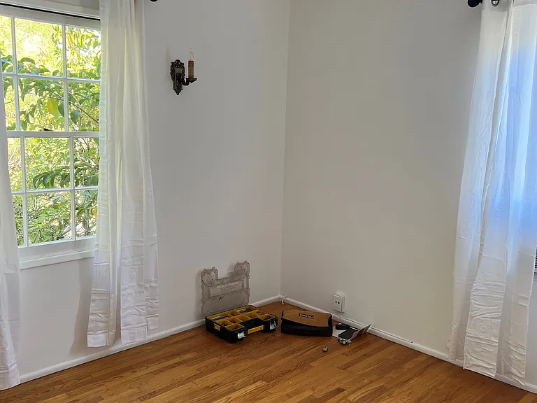 330 N Gardner St #3 — Photo 14